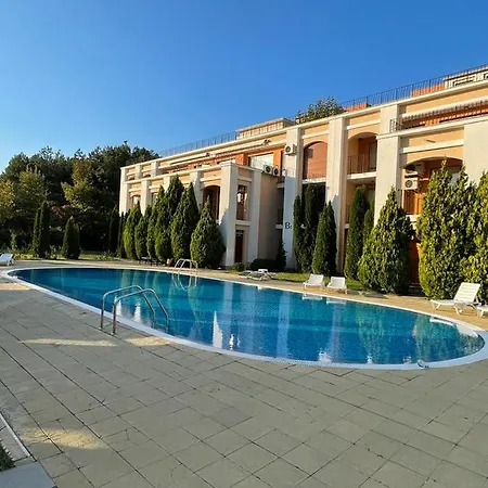 Fort Noks Apartman דירה *